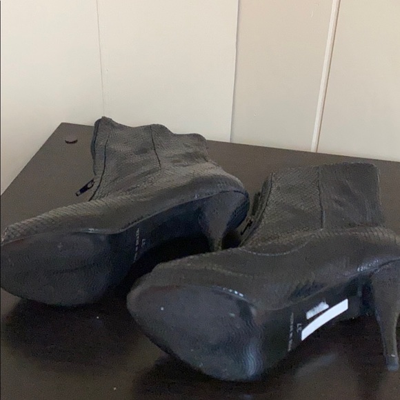 Black Leather Booties, size US:6,5 EU:37 - Picture 6 of 6